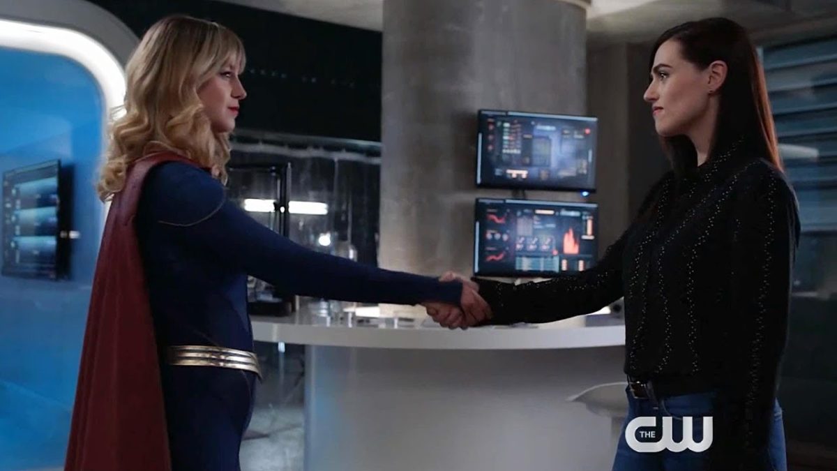 lena and supergirl shaking hands in supergirl 05x19 immortal kombat